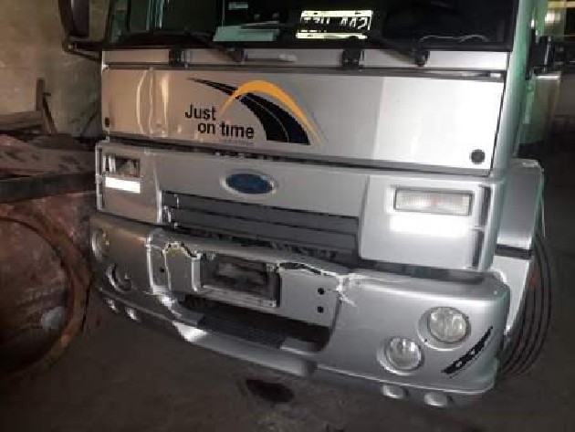 furgon y camion chocado